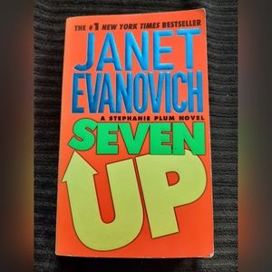 Seven Up paperback by Janet Evanovich